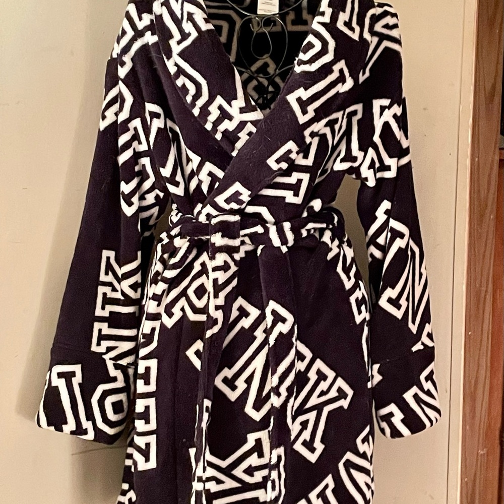 PINK Victoria's Secret Black/White PINK Logo Robe Sleepwear